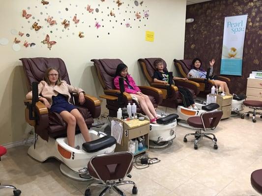 Have fun with Birthday spa pedicure here .