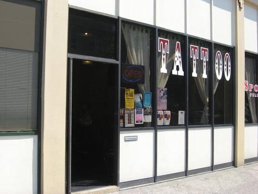 Front entrance to Keepsake Tattoo, on 8th Street