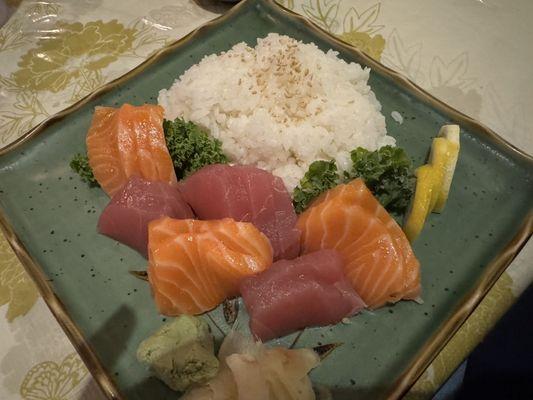 "Tuna and Salmon Don" (no bowl :( )