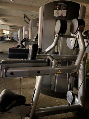 The gym turns off the lights 15 minutes before closing... This is incredibly dangerous!