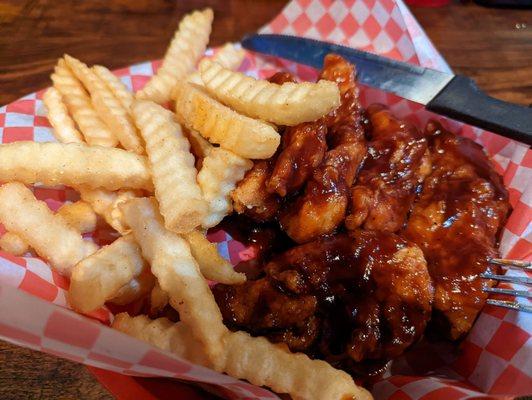 Five piece chicken fingers requested with the sauce on the side and fries with no salt.