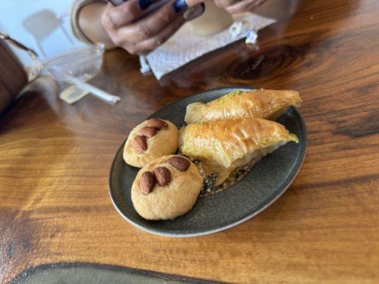 Almond cookies