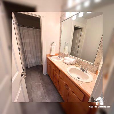 Fresh and neat bathroom after a deep cleaning by A&B Pro Cleaning.