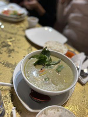 T3. Green Curry