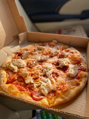 Cheese pizza with chicken