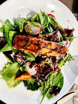 Glazed salmon salad - healthy, tasty & filling