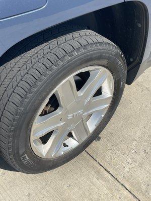 Tire shine machine only does half the tire.