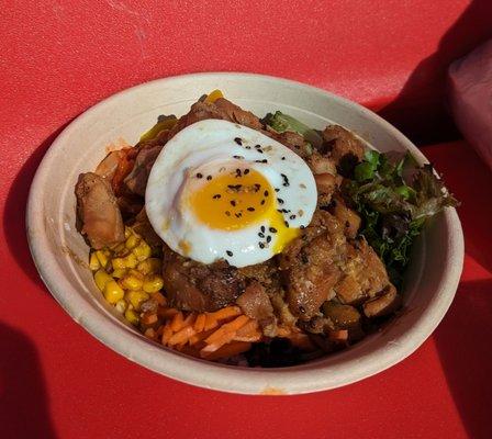 Healthy Bowl with BBQ chicken and egg