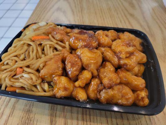 Orange Chicken w/ Fried Noodles