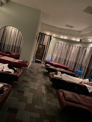 The foot massage room.