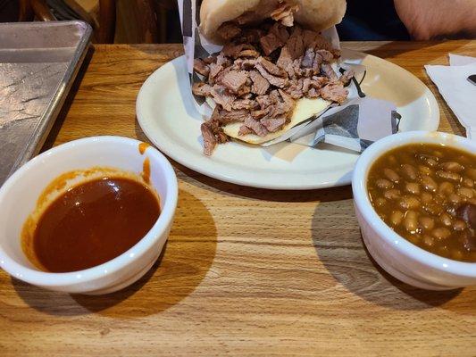 Brisket sandwich w/ baked beans