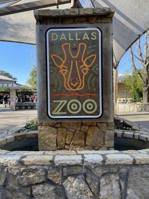 Dallas Zoo welcome sign