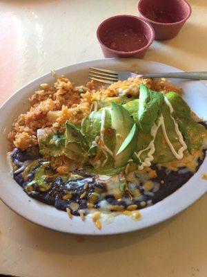 Their green chili burrito is very tasty as well as their rice and beans. Good presentation.