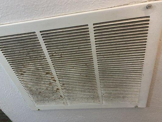 Dirty vent in all rooms