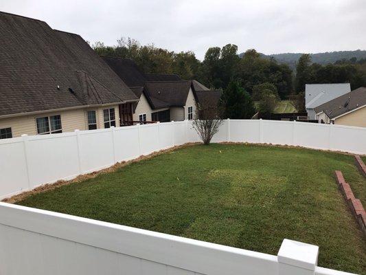 6 ft tall white vinyl privacy fence