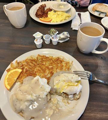 Country Benedict, Two egg breakfast w/bacon, eggs and grits