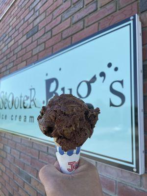 Bear claw- dark chocolate ice cream swirled with Denali caramel and loaded with chocolate covered cashews