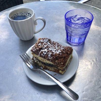 I was pleased to see that Costello's bakery is trying new things. Like this wonderful Expresso Chocolate Coffee Cake.