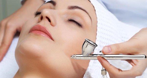 Oxygen facial treatment