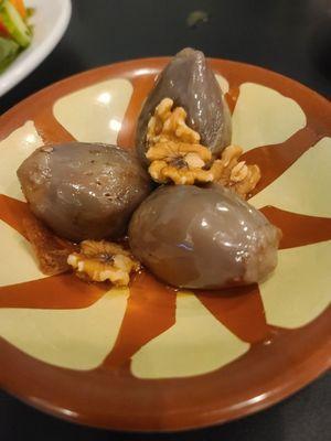 Makdous (fermented baby eggplants and walnuts)