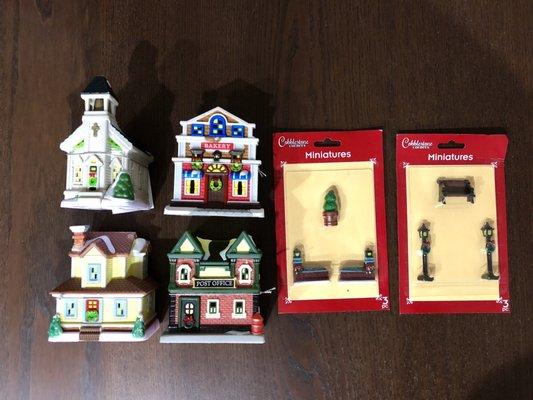 Christmas miniatures and buildings! Perfect to create a mini city.