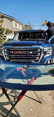 Gmc sierra 2020 windshield replacement 
Done by MAG MIDNIGHT AUTO Glass