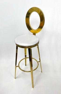 Esta elegante barstool de estilo moderno cuenta con un diseño en dorado brillante y un respaldo circular distintivo que le ot...