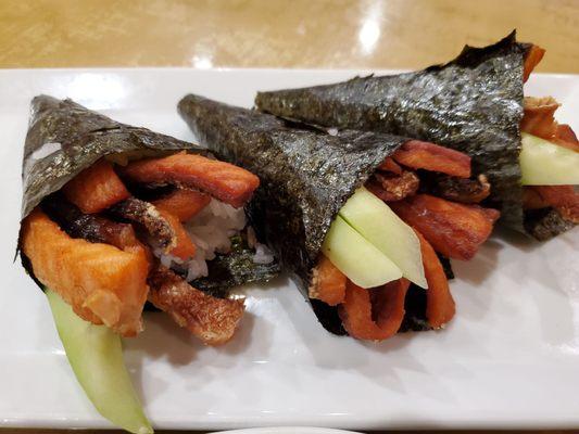 Salmon skin handrolls