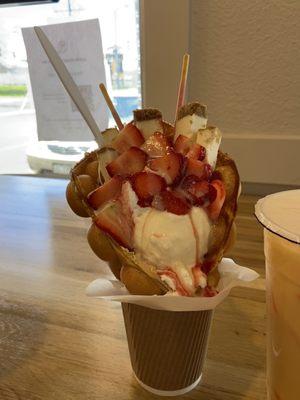 Delicious strawberry cheesecake bubble waffle!