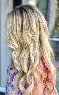 Love the red streak on that perfect blonde!