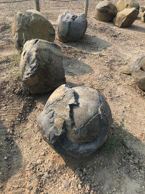 Landscaping boulders at Canyon Hardscape Supply