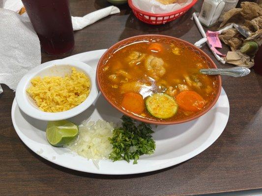 Caldo de pescado/ fish soup