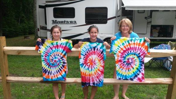 Great job ladies!  T-shirt tie dye!