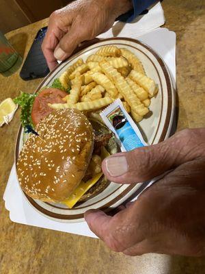 Hamburger & fries