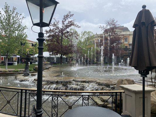 Look at that water fountain go !