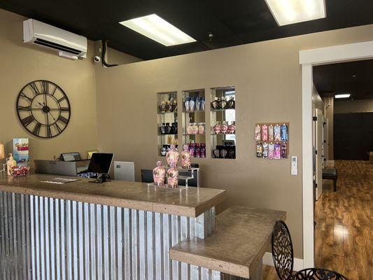 Front desk, lots of great lotions!