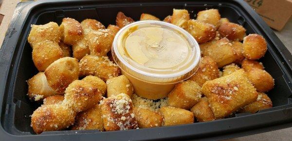 Pretzel bites with beer cheese sauce