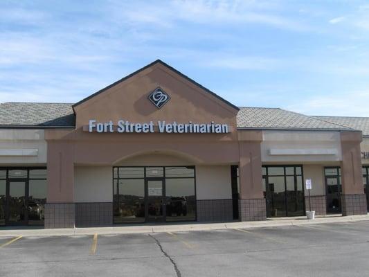 Fort Street Veterinarian at the northwest corner of 144th & Fort Street in Northwest Omaha