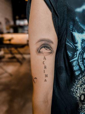 Realistic eye tattoo