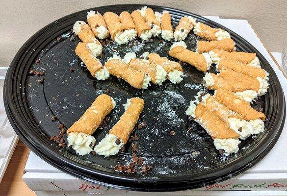 6/15/22 Catering: Mini Cannoli - Ricotta, Confectioner's Sugar, Chocolate Chips