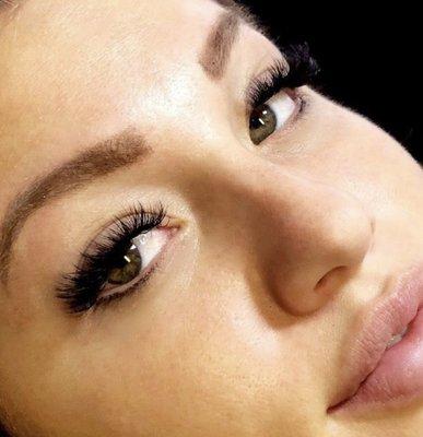 Gorgeous set of lashes done by our lash technician Cindy!