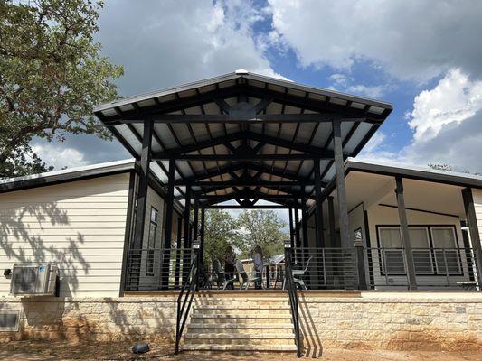 Tiny Houses patio and breezeway