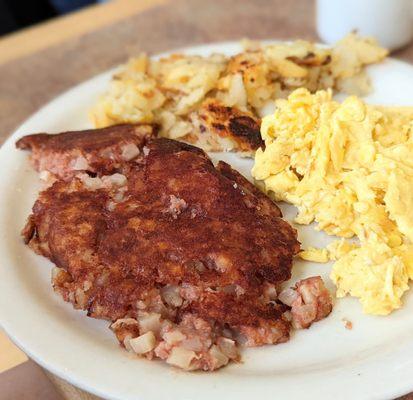 Corned beef hash, classic and traditional diner style in a good way