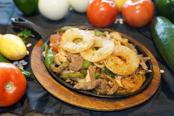 Fajita Hawaiana (Chicken, Steak & Shrimp)