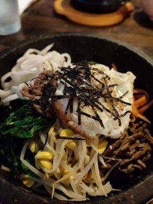 Dolsot bibimbap with beef