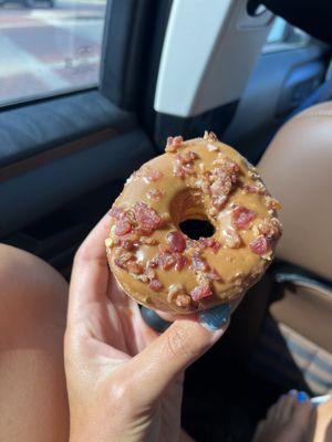 THIS WAS THE BEST MAPLE BACON DONUT IVE EVER EATEN