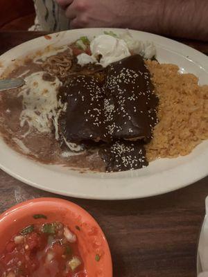 Mole enchiladas