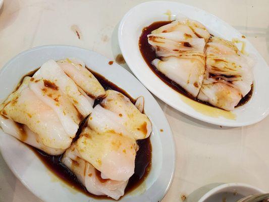 Shrimp rolls with soy sauce