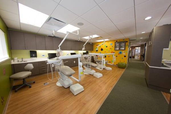 Exam Area, check out the TV's above the chairs!!