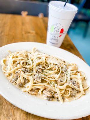 Fettuccine with white clam sauce